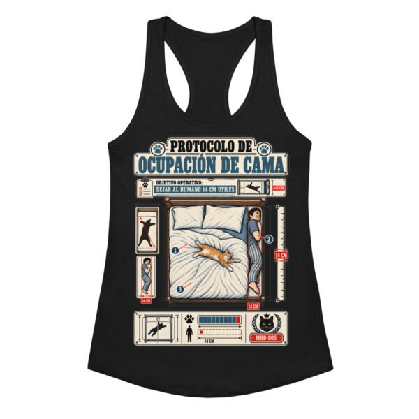 Camiseta de gatos para mujer PROTOCOLO DE OCUPACIÓN DE CAMA en color negro, vista plana