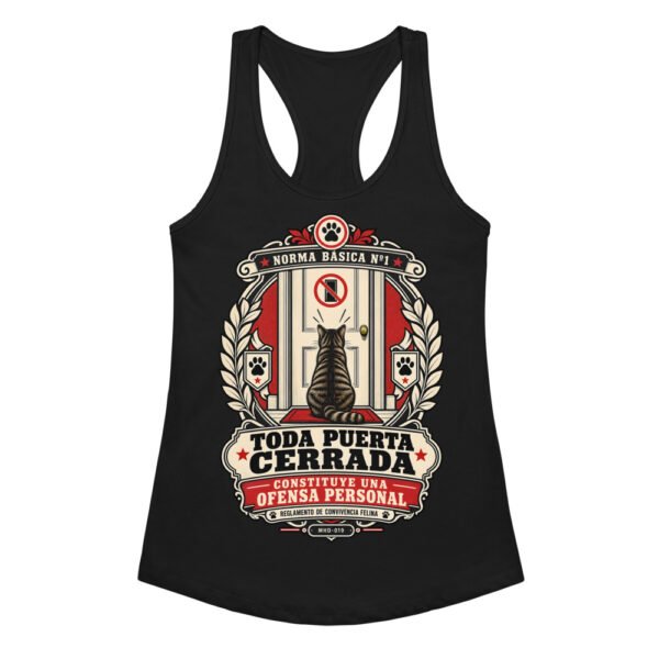 Camiseta de gatos para mujer TODA PUERTA CERRADA ES UNA OFENSA en color negro, vista plana