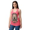 Camiseta de gatos para mujer TODA PUERTA CERRADA ES UNA OFENSA en color rosa eléctrico, sobre modelo