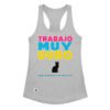 Camiseta de gatos para mujer TRABAJO MUY DURO PARA ALIMENTAR A MI PUTO GATO en color gris jaspeado, vista plana