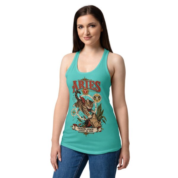 Camiseta de gatos para mujer Aries en color azul tahití, sobre modelo