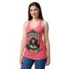 Camiseta de gatos para mujer Avogato en color rosa eléctrico, sobre modelo