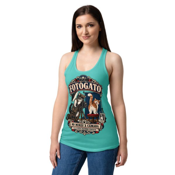Camiseta de gatos para mujer Fotógato en color azul tahití, sobre modelo