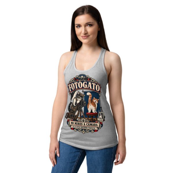 Camiseta de gatos para mujer Fotógato en color gris jaspeado, sobre modelo