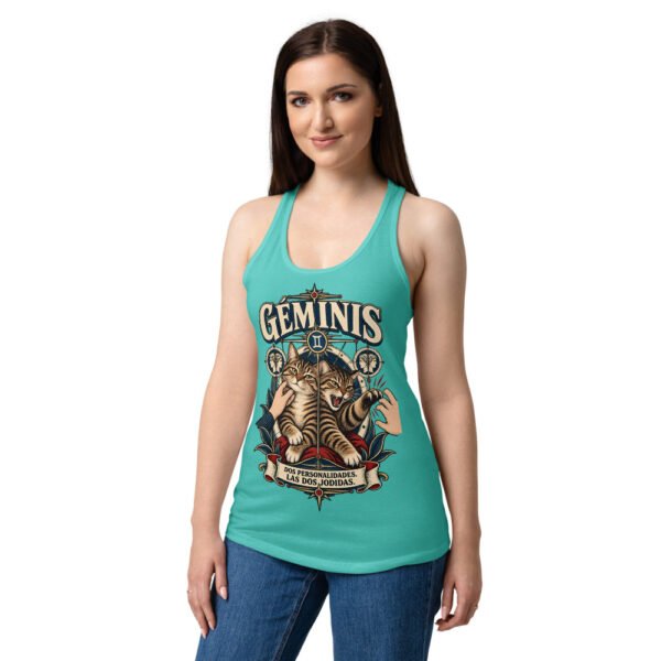 Camiseta de gatos para mujer Géminis en color azul tahití, sobre modelo