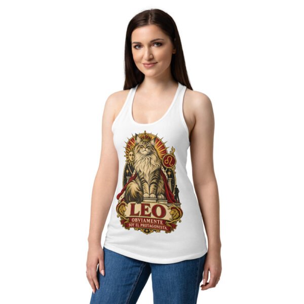 Camiseta de gatos para mujer Leo en color blanco, sobre modelo
