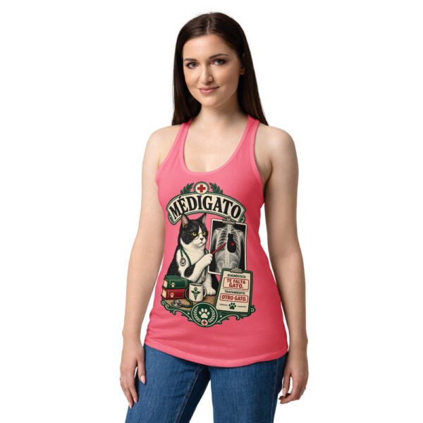 Camiseta de gatos para mujer Médigato en color rosa eléctrico, sobre modelo