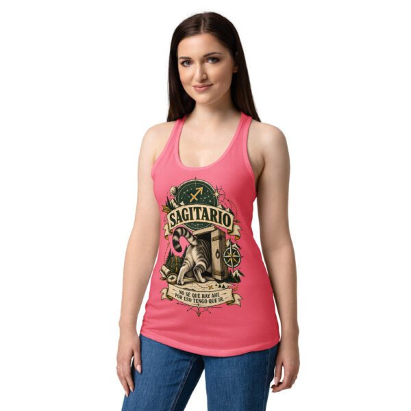 Camiseta de gatos para mujer Sagitario en color rosa eléctrico, sobre modelo